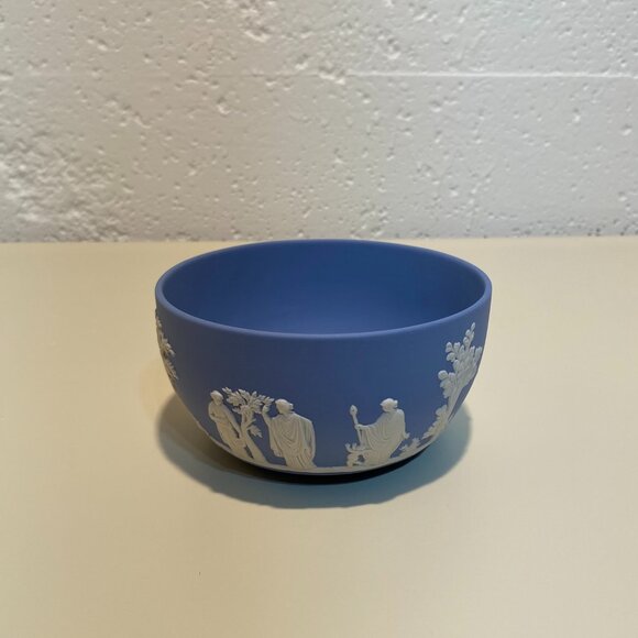 Wedgwood Blue Jasperware Small Round Bowl with White Motif - Picture 5 of 10